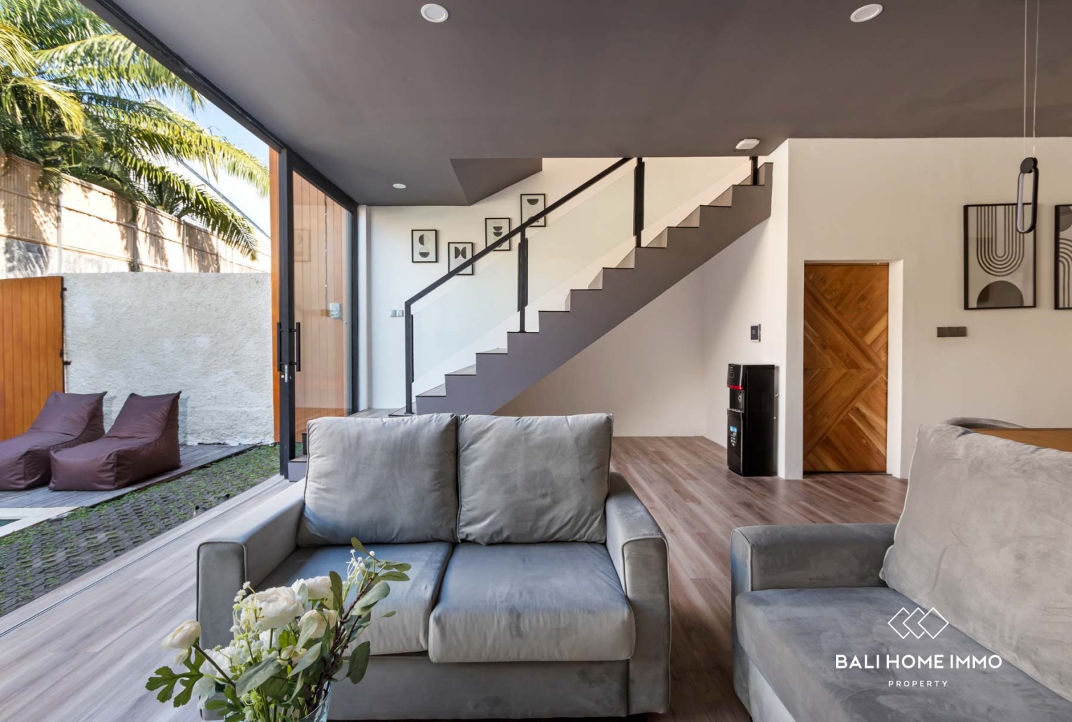 Villa Modern 2 Kamar UNTUK DIJUAL DENGAN SERTIFIKAT LEASEHOLD di UMALAS BALI view 4