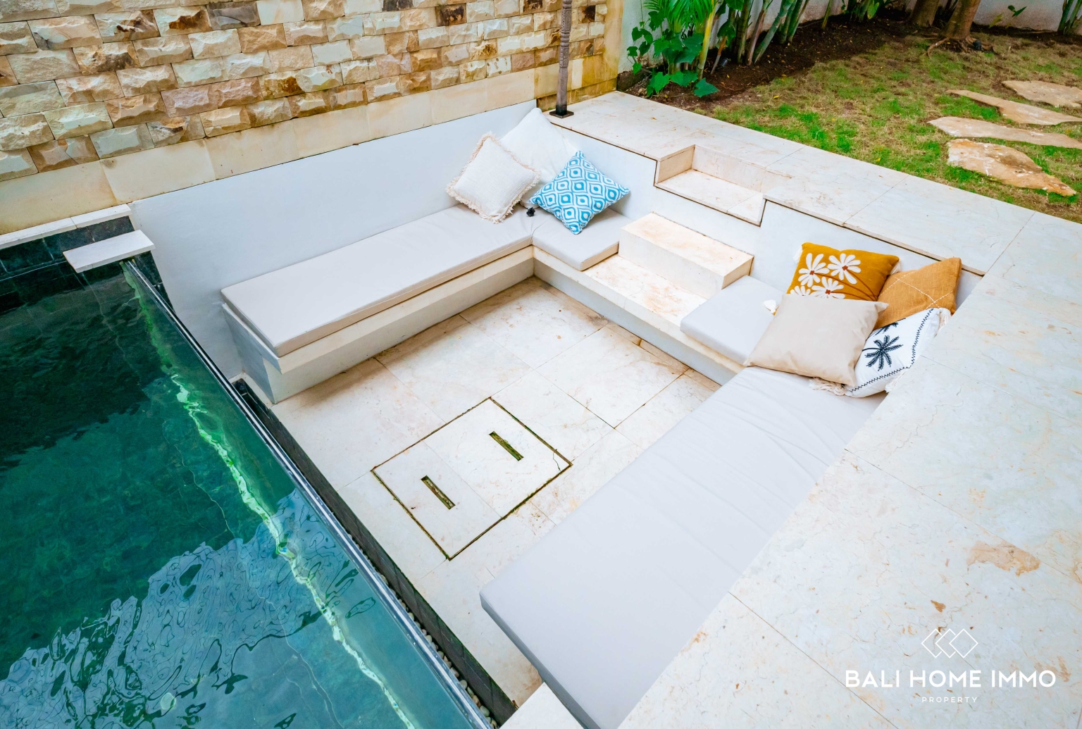 Modern 2 Bedroom Villa for Sale in Bingin – Rooftop Terrace & Peaceful Green Surroundings view 3