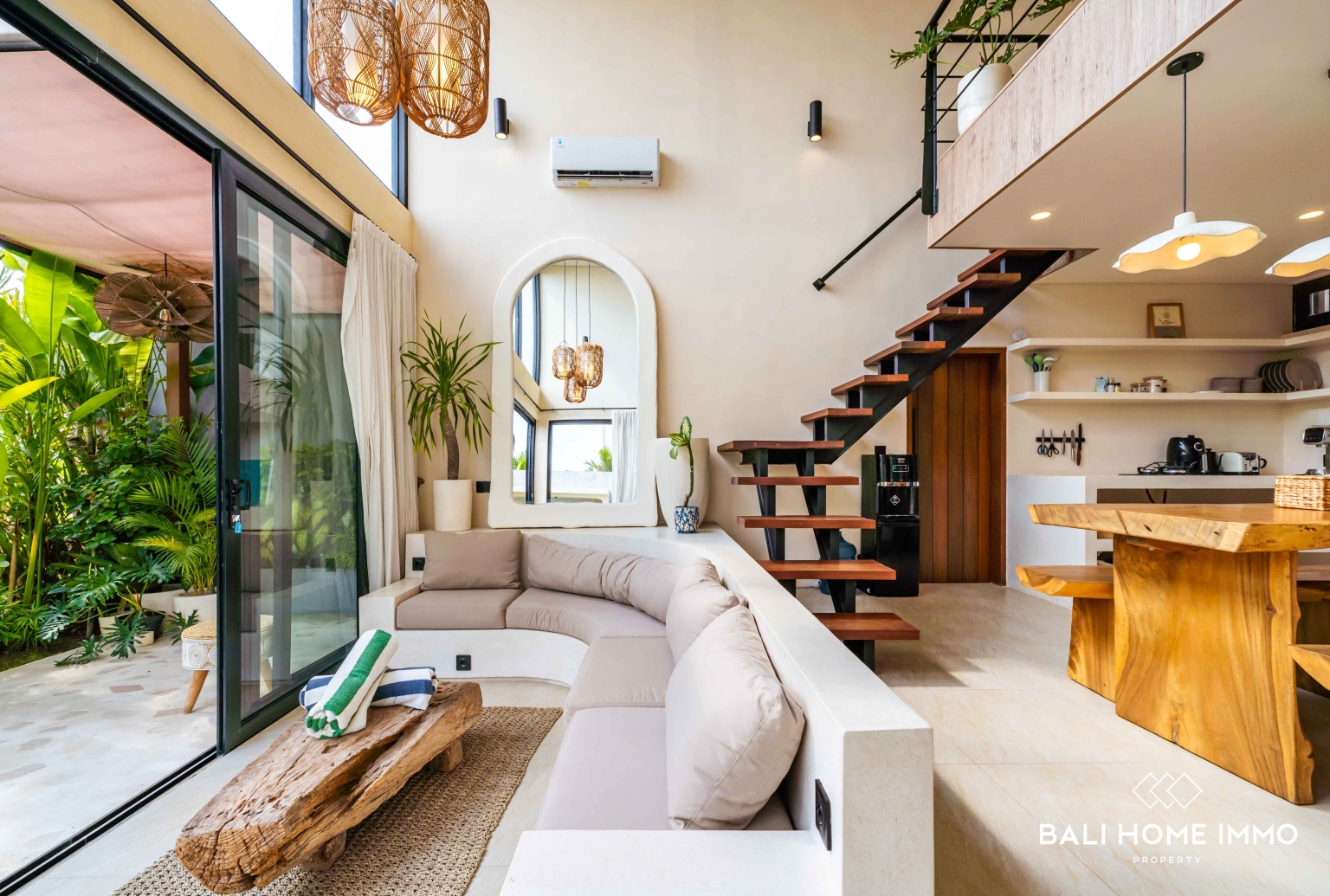 Villa moderne de 2 chambres à vendre à Cemagi, Bali view 3