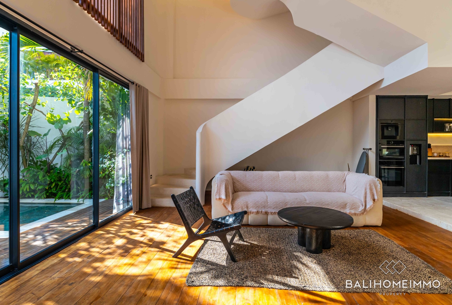 Villa Modern 2 Kamar Tidur Dijual Hak Milik di Berawa Bali view 4