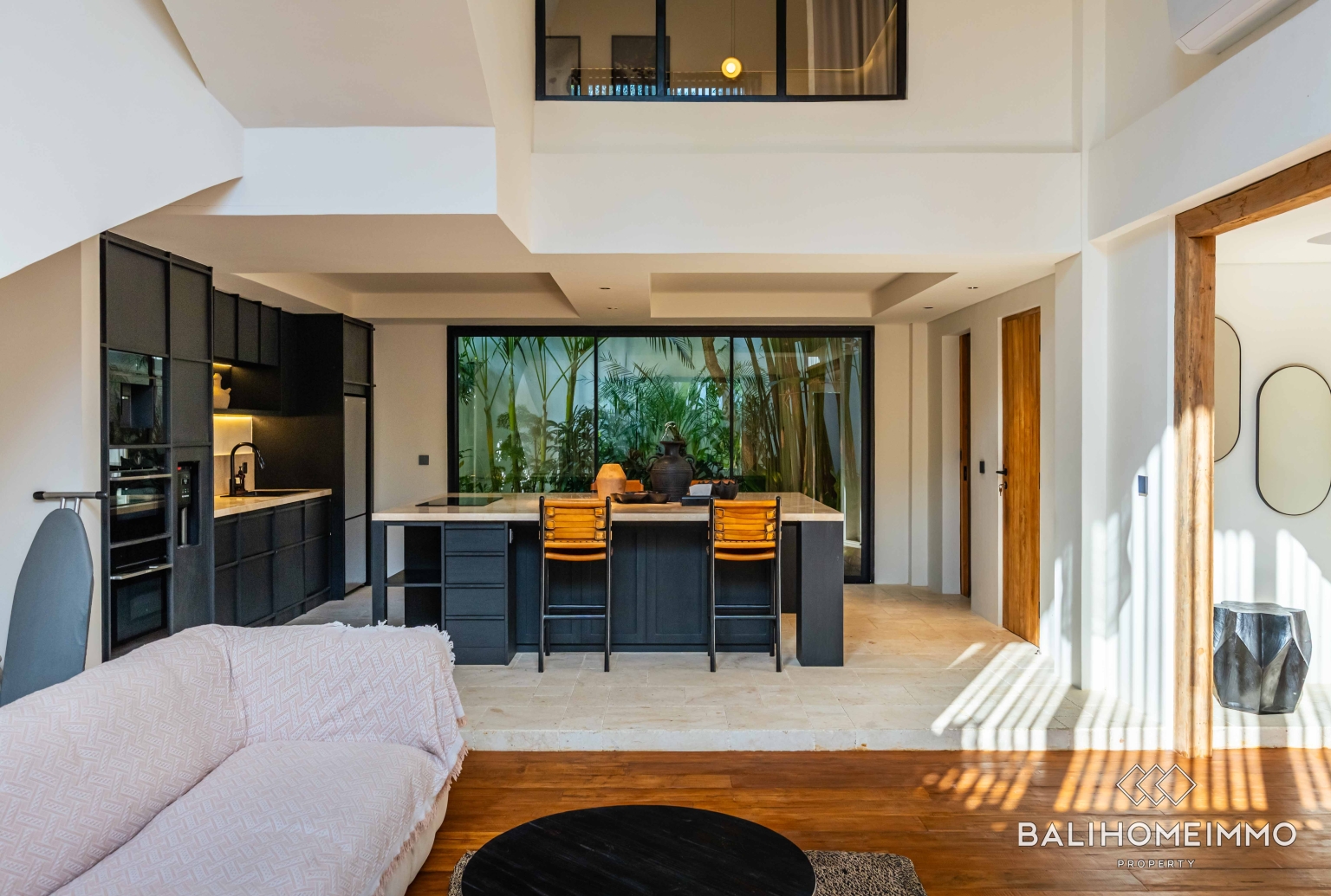 Villa Modern 2 Kamar Tidur Dijual Hak Milik di Berawa Bali view 8