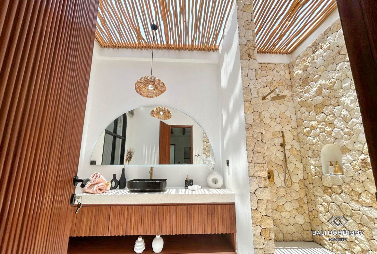 Modern 2-Bedroom Villa for Sale Leasehold in Canggu view 9