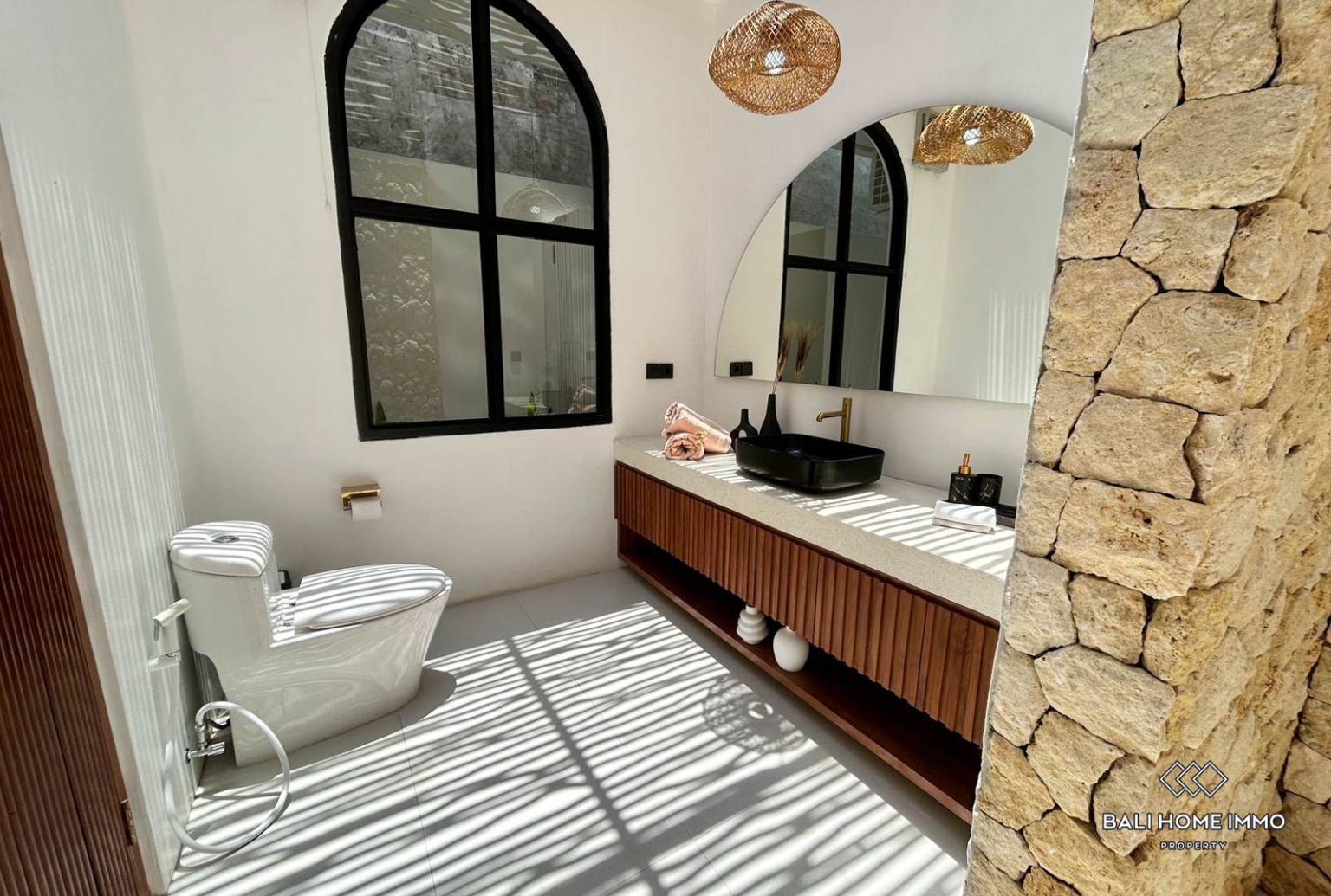 Modern 2-Bedroom Villa for Sale Leasehold in Canggu view 11