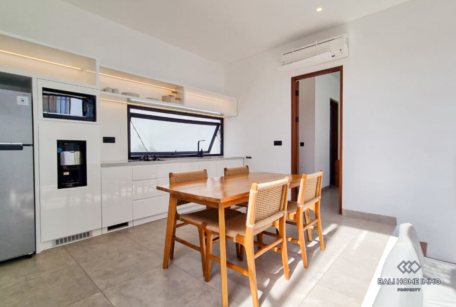 Modern 2 Bedroom Villa for Yearly Rental in Bali Canggu Batu Bolong Echo Beach view 6
