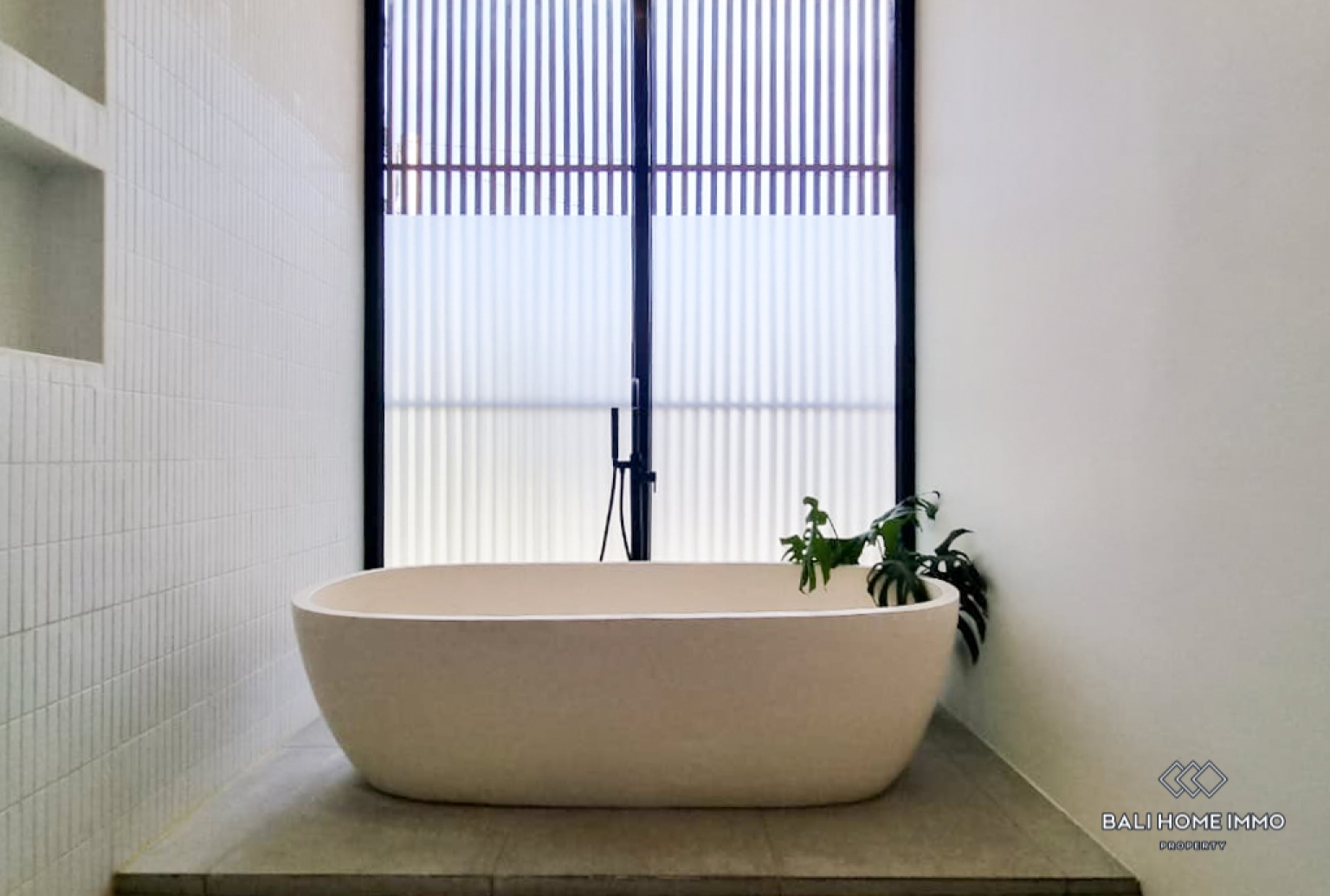 Modern 2 Bedroom Villa for Yearly Rental in Bali Canggu Batu Bolong Echo Beach view 18