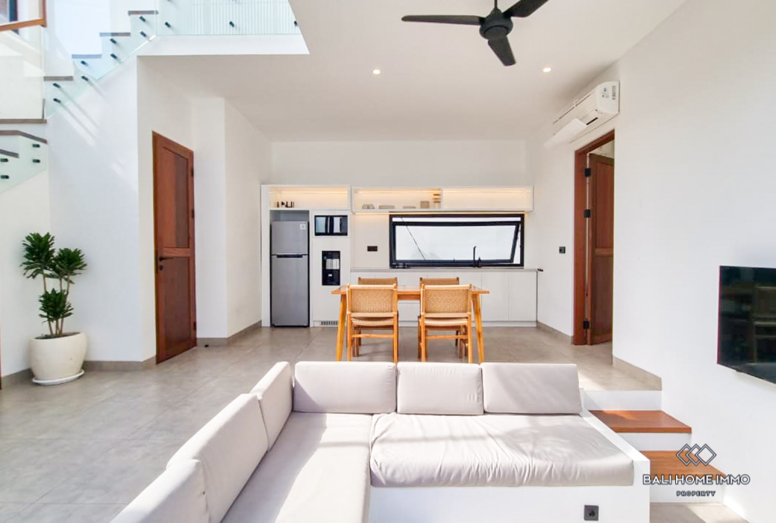 Modern 2 Bedroom Villa for Yearly Rental in Bali Canggu Batu Bolong Echo Beach view 4