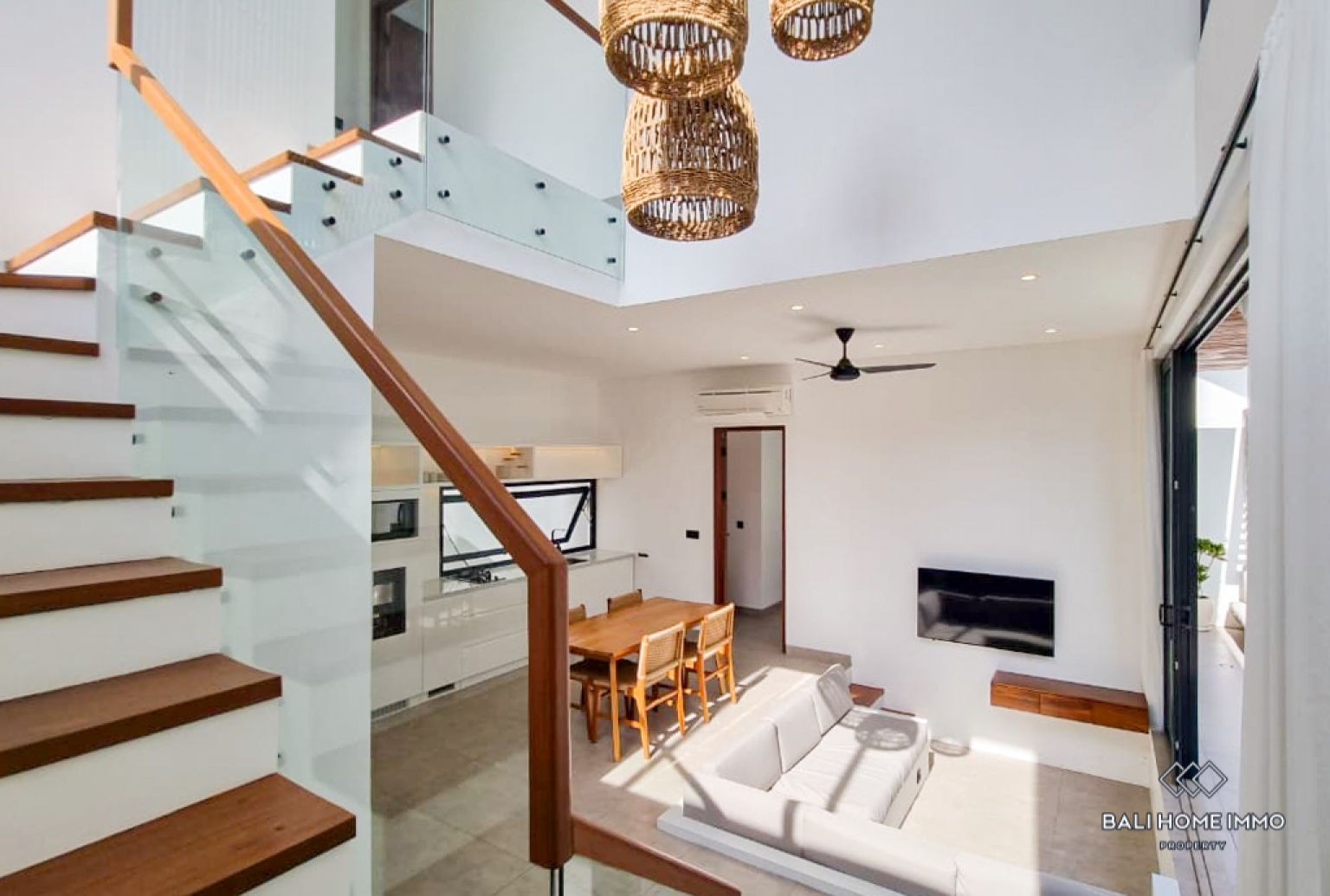 Modern 2 Bedroom Villa for Yearly Rental in Bali Canggu Batu Bolong Echo Beach view 8