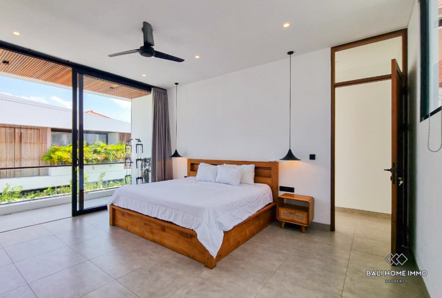 Modern 2 Bedroom Villa for Yearly Rental in Bali Canggu Batu Bolong Echo Beach view 11