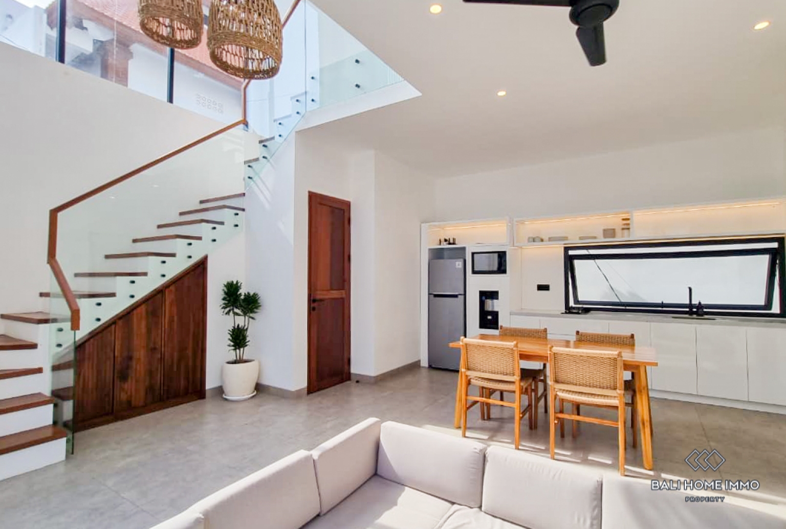 Modern 2 Bedroom Villa for Yearly Rental in Bali Canggu Batu Bolong Echo Beach view 5