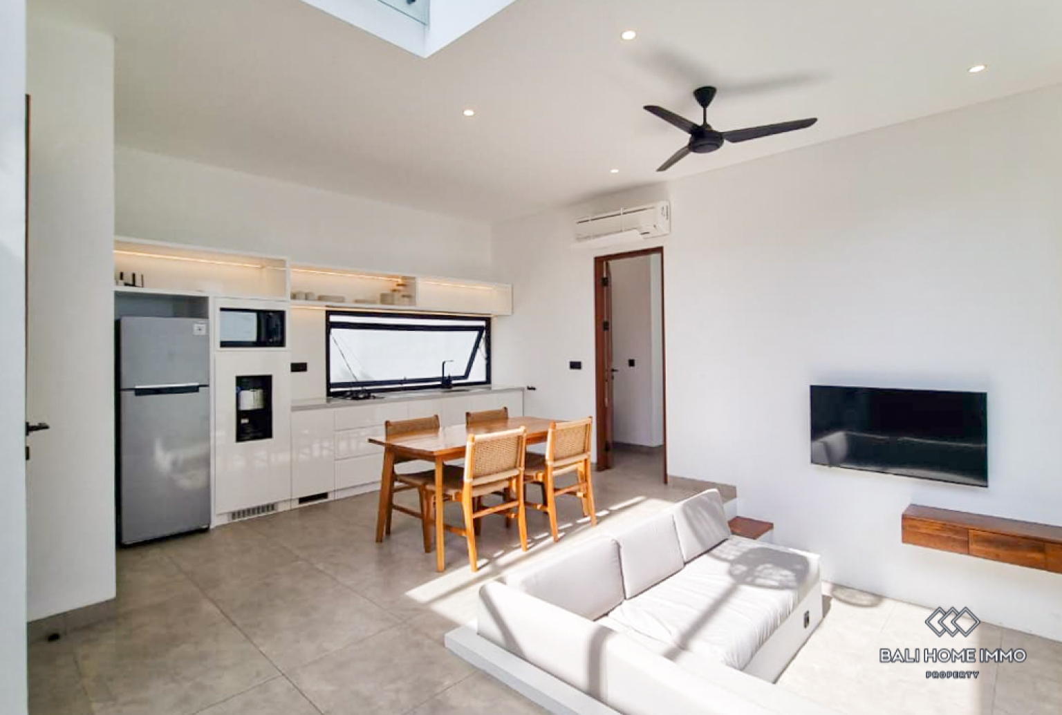 Modern 2 Bedroom Villa for Yearly Rental in Bali Canggu Batu Bolong Echo Beach view 3