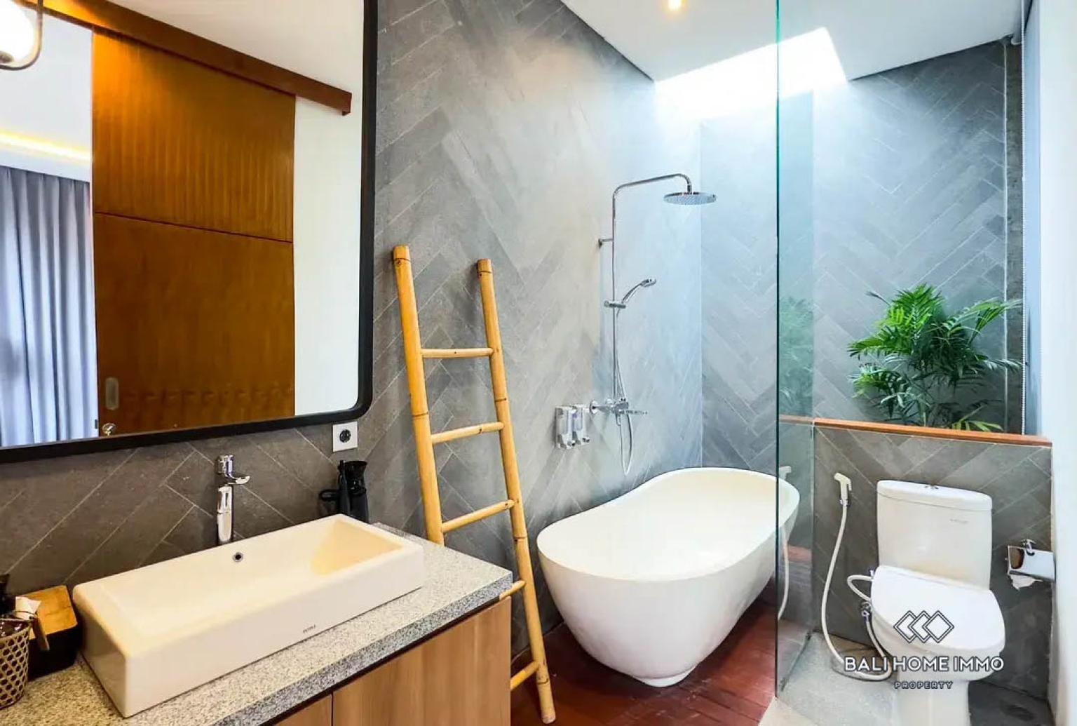 Modern 2 Bedrooms Tropical Villa For Sale in Pejeng, Ubud view 15