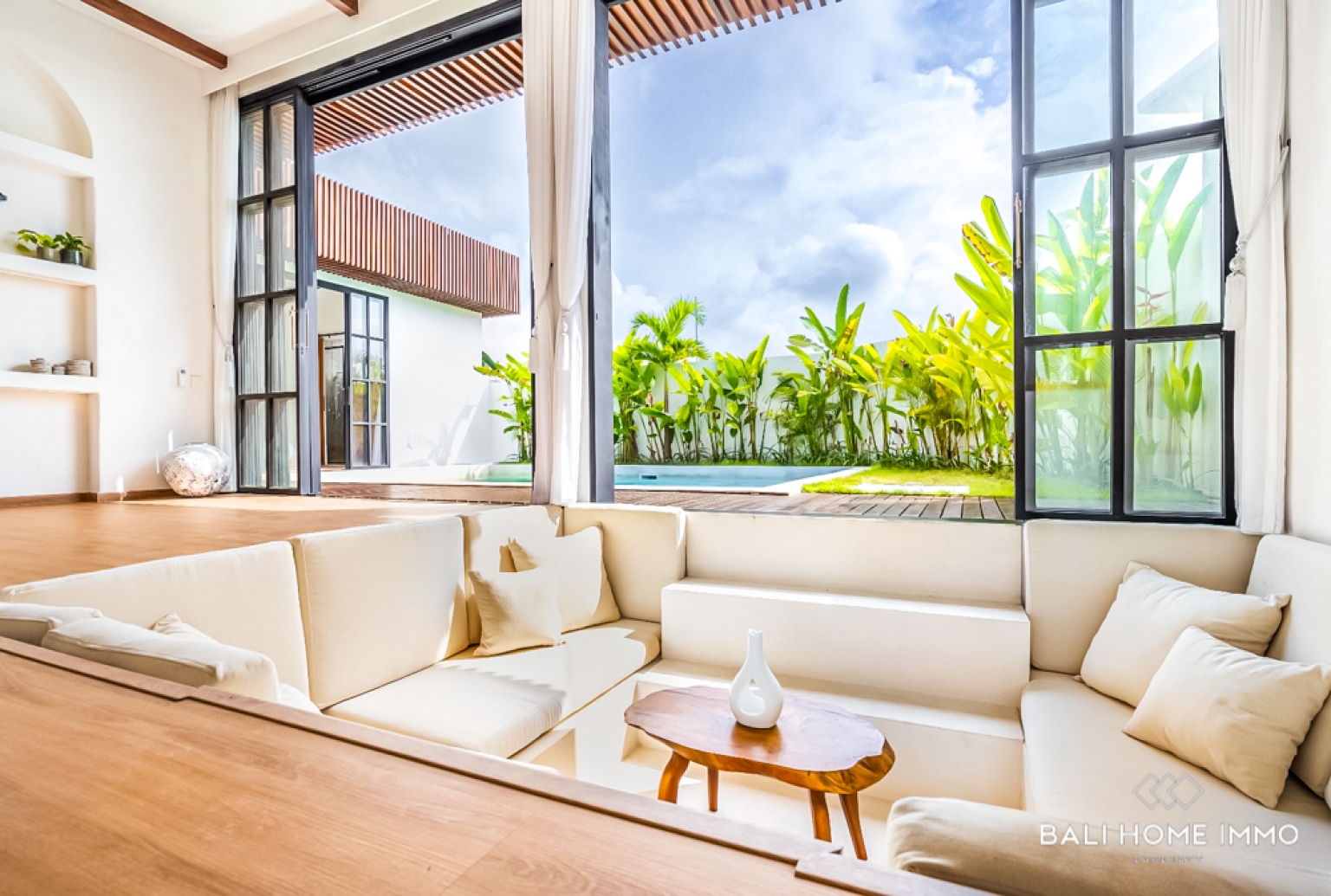 MODERN 3 BEDROOM VILLA FOR SALE LEASEHOLD  IN JIMBARAN view 2