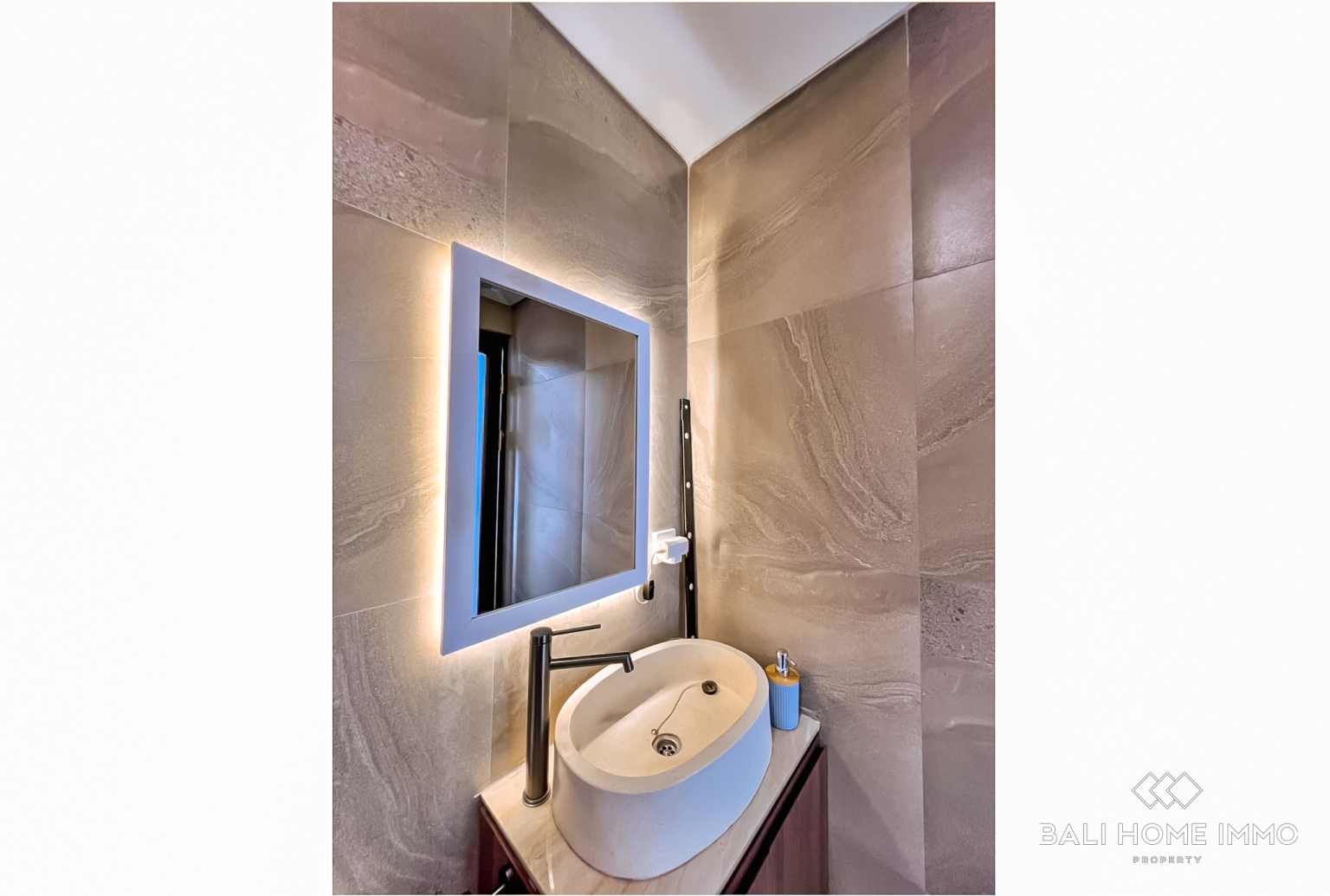 Modern 3-Bedroom Villa for Sale Near Balangan Beach view 23