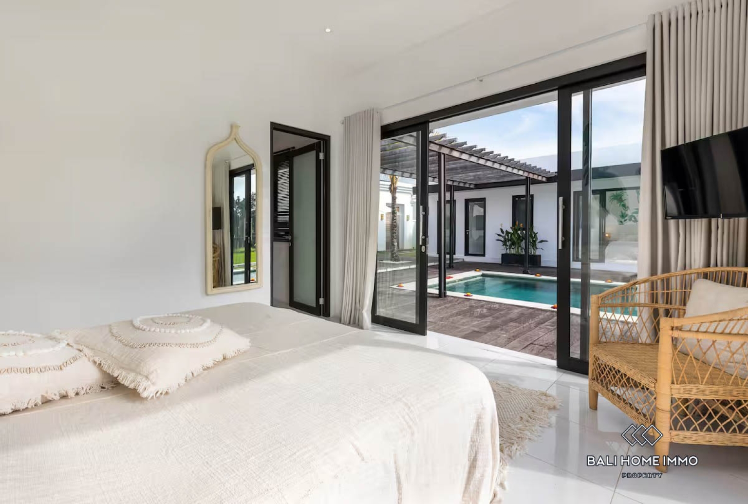 Modern 3-Bedrooms Villa With Ricefield View For Sale in Pejeng Ubud view 13