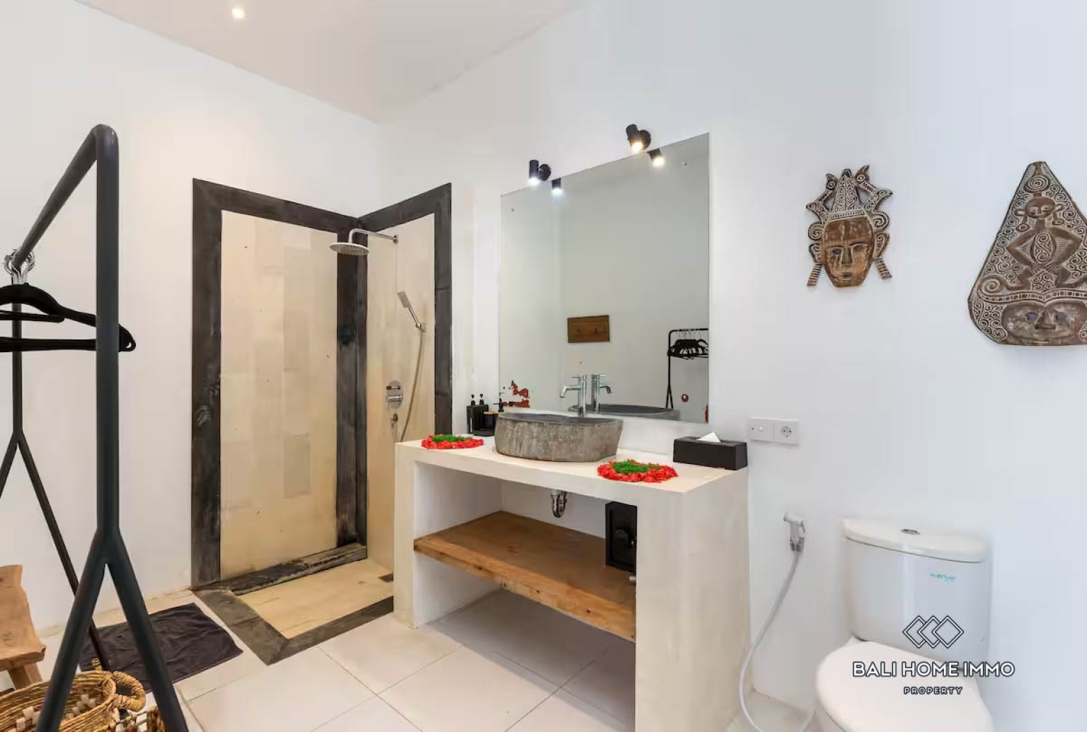 Modern 3-Bedrooms Villa With Ricefield View For Sale in Pejeng Ubud view 16