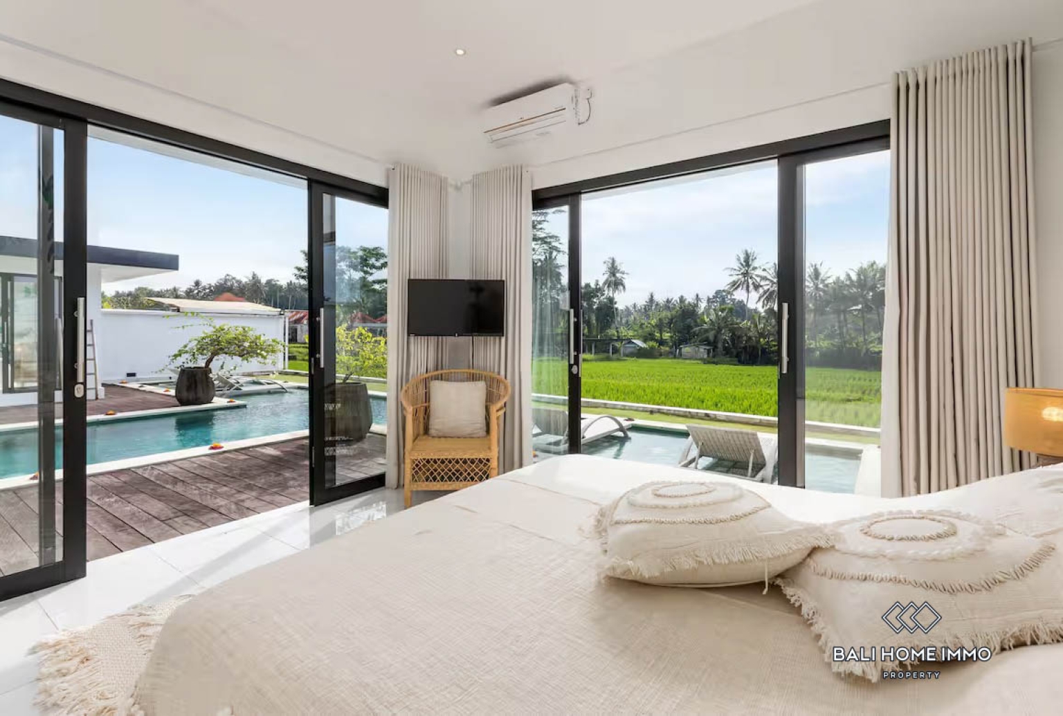 Modern 3-Bedrooms Villa With Ricefield View For Sale in Pejeng Ubud view 12
