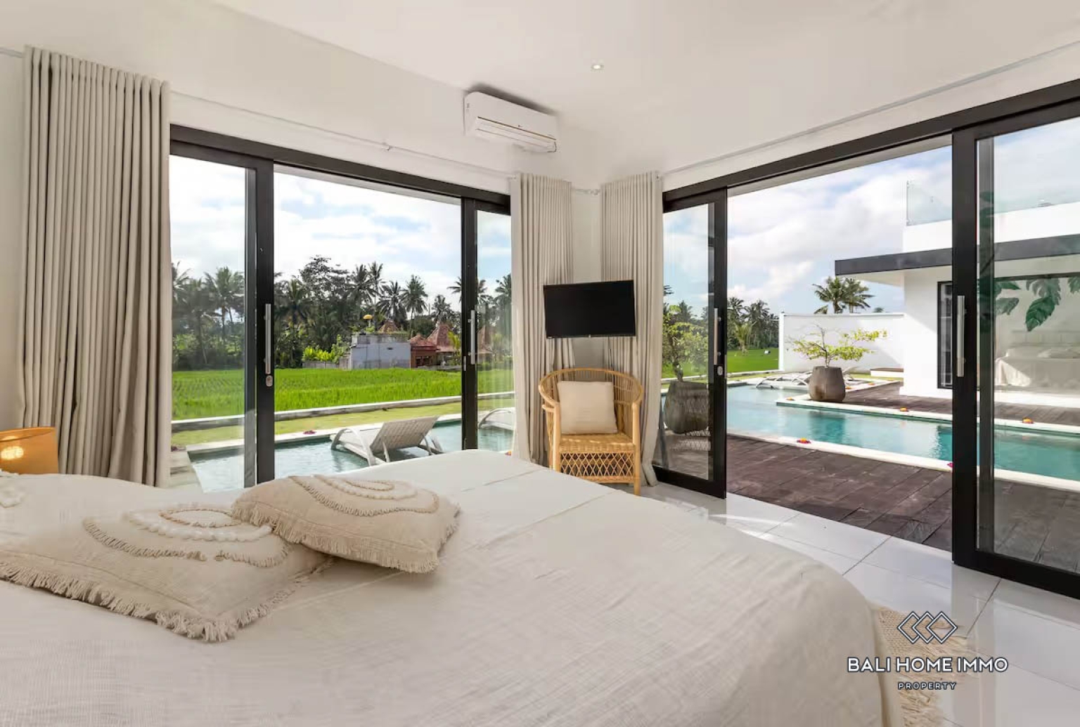 Modern 3-Bedrooms Villa With Ricefield View For Sale in Pejeng Ubud view 10