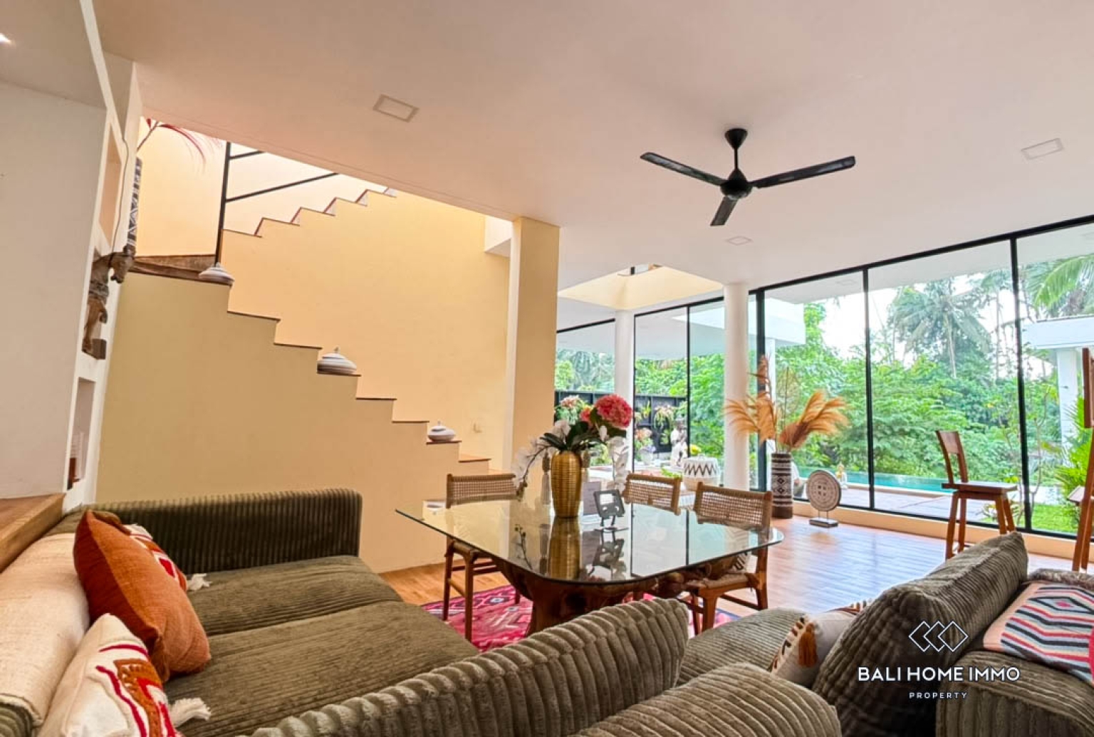 Modern 4-Bedroom Cliffside Villa with for sale and rent in Ubud view 4