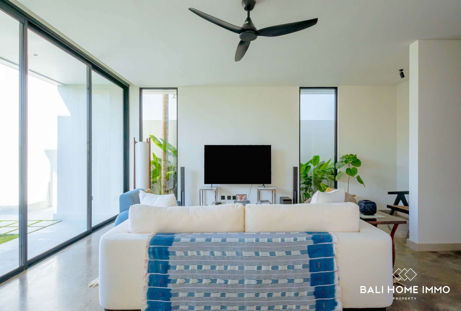 Modern 4 Bedroom Villa for Sale and Rent in Uluwatu Walking Distance to Suluban Beach view 5
