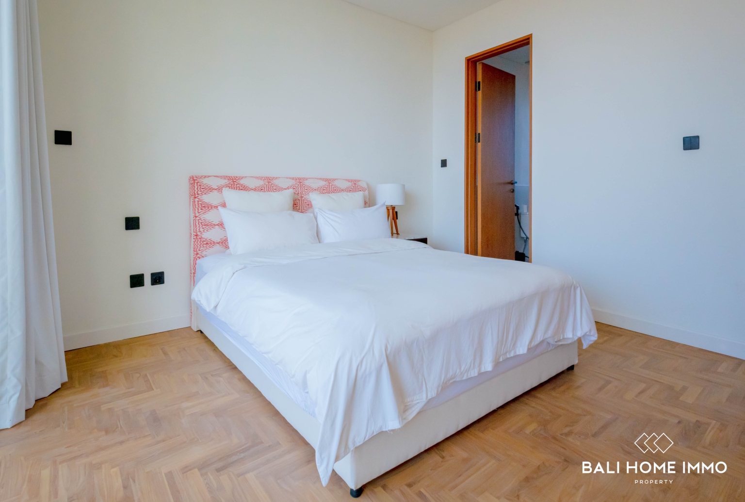 Modern 4 Bedroom Villa for Sale and Rent in Uluwatu Walking Distance to Suluban Beach view 13