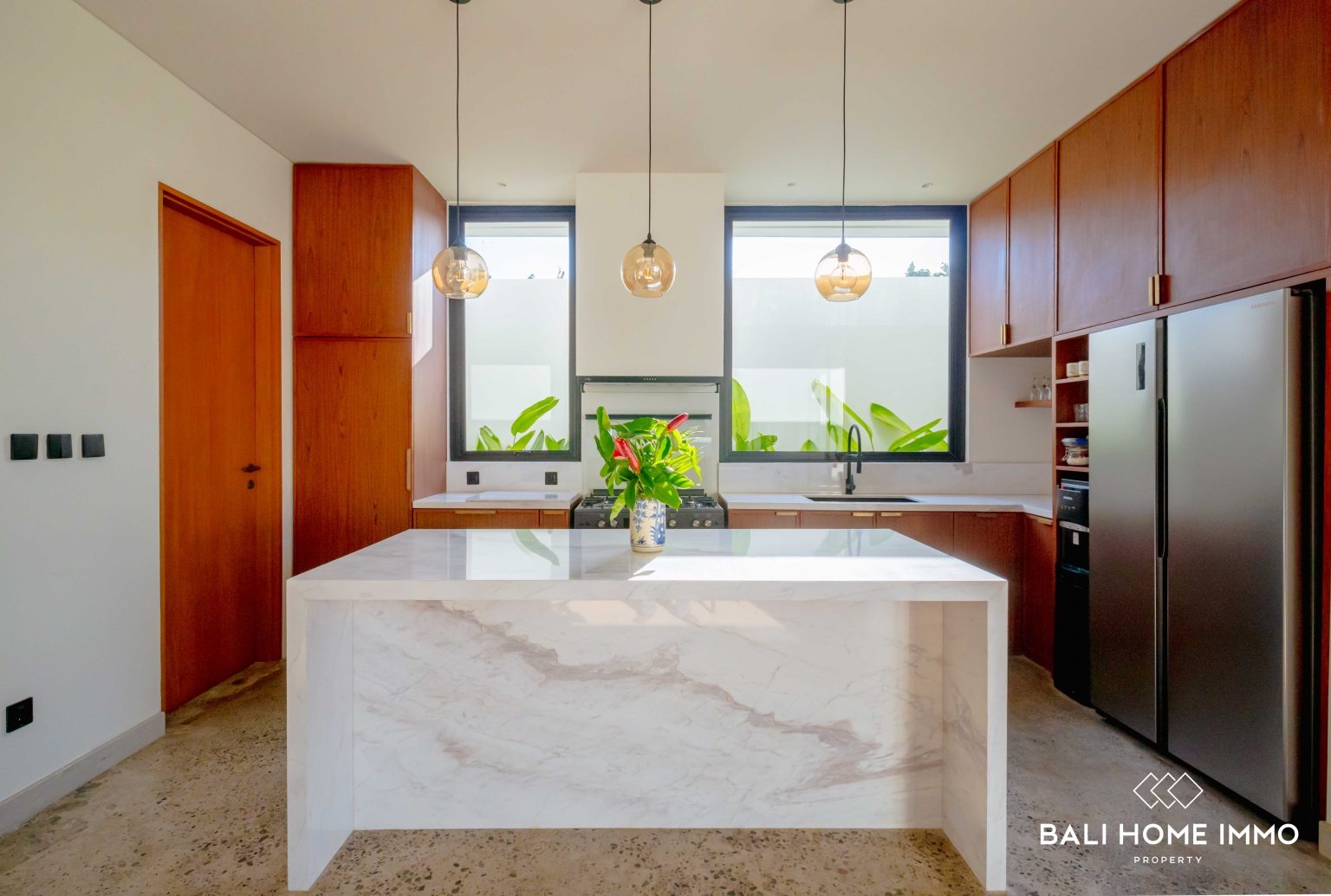 Modern 4 Bedroom Villa for Sale and Rent in Uluwatu Walking Distance to Suluban Beach view 10