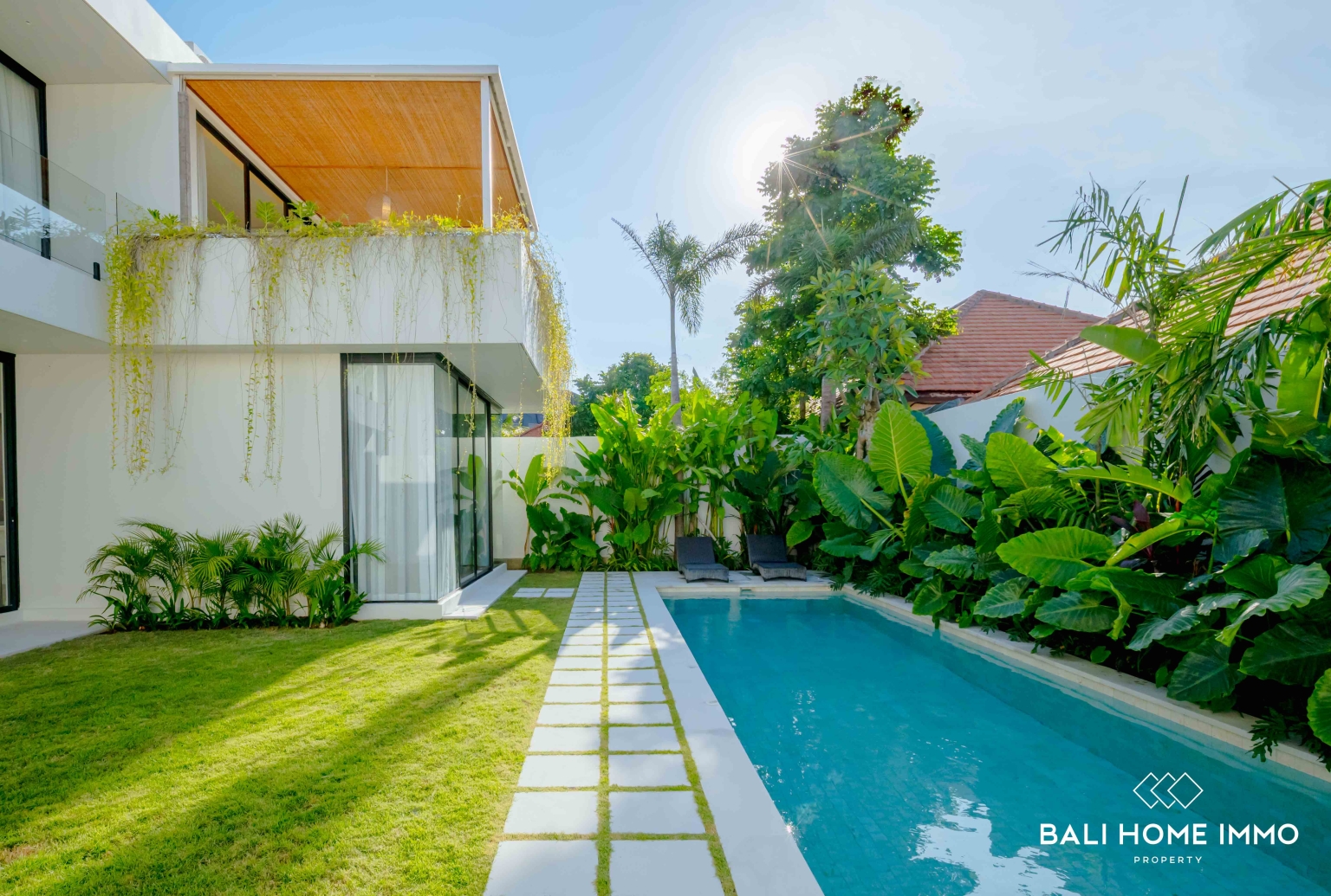 Modern 4 Bedroom Villa for Sale and Rent in Uluwatu Walking Distance to Suluban Beach view 2