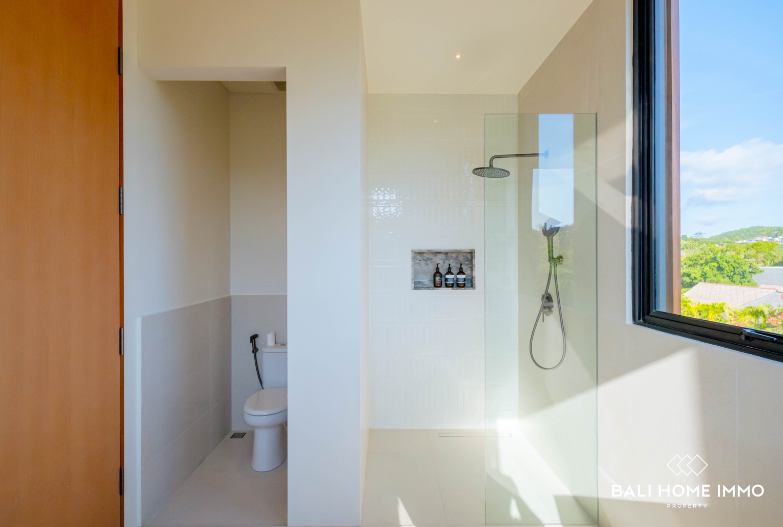Modern 4 Bedroom Villa for Sale and Rent in Uluwatu Walking Distance to Suluban Beach view 22
