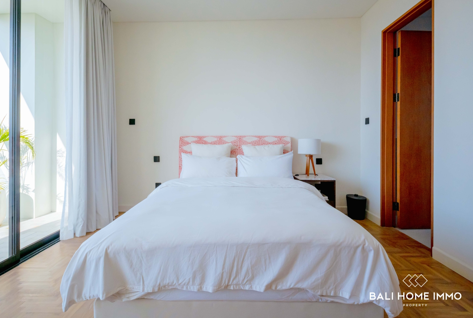 Modern 4 Bedroom Villa for Sale and Rent in Uluwatu Walking Distance to Suluban Beach view 11