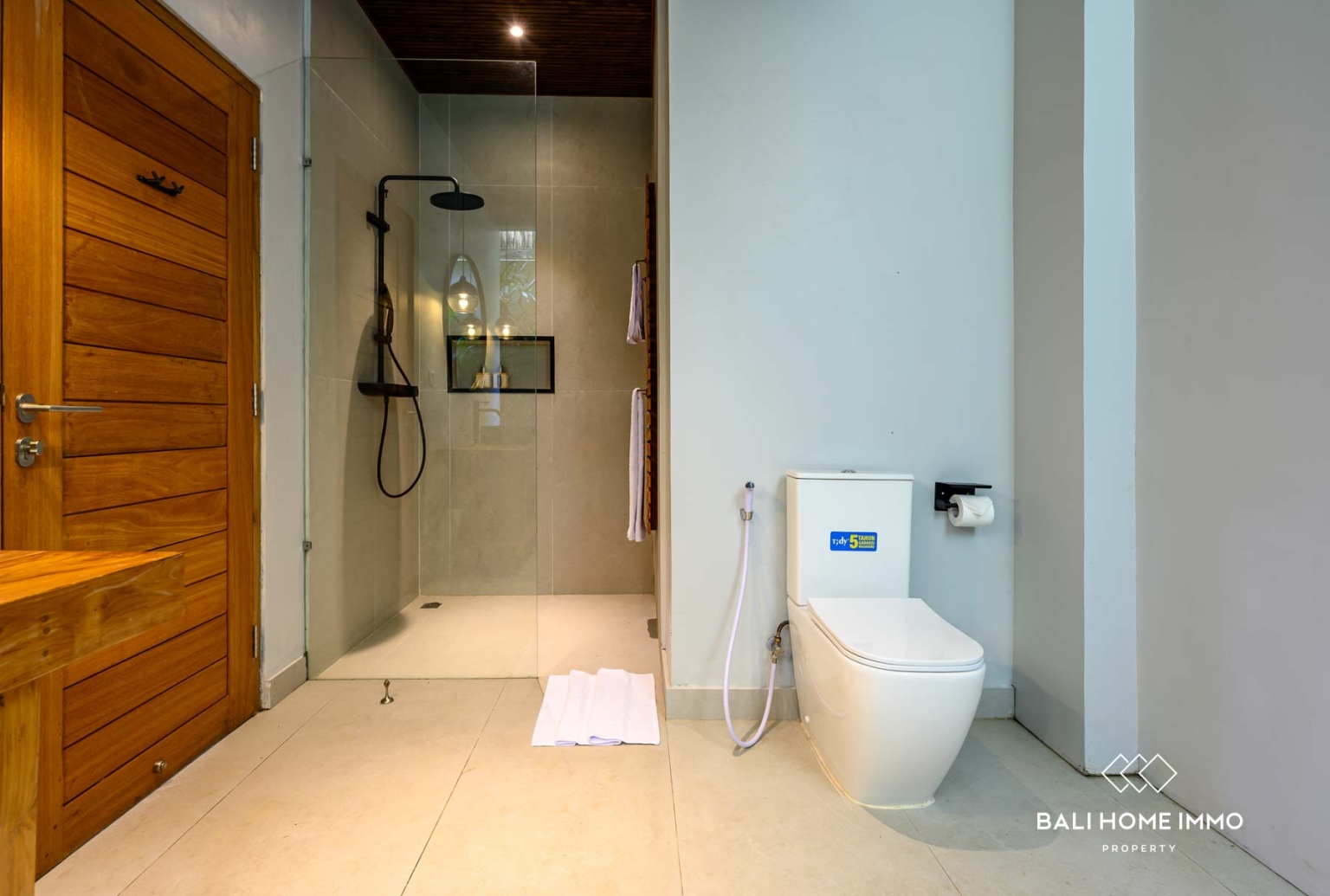 Modern 4 bedroom villa for sale and rental in Sanur Bali view 32
