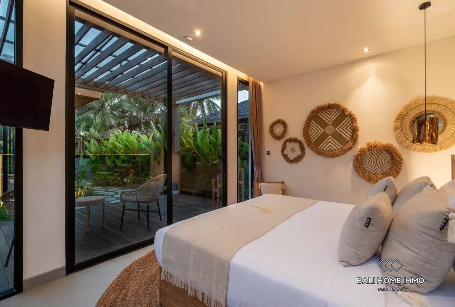 MODERN 5 BEDROOMS VILLA WITH JUNGLE VIEW FOR SALE IN SAYAN UBUD view 8