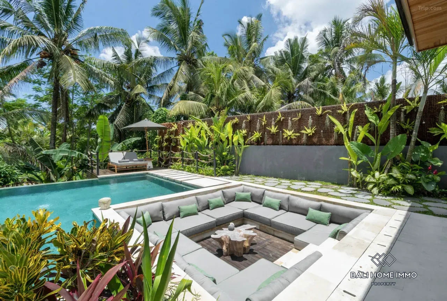 MODERN 5 BEDROOMS VILLA WITH JUNGLE VIEW FOR SALE IN SAYAN UBUD view 2