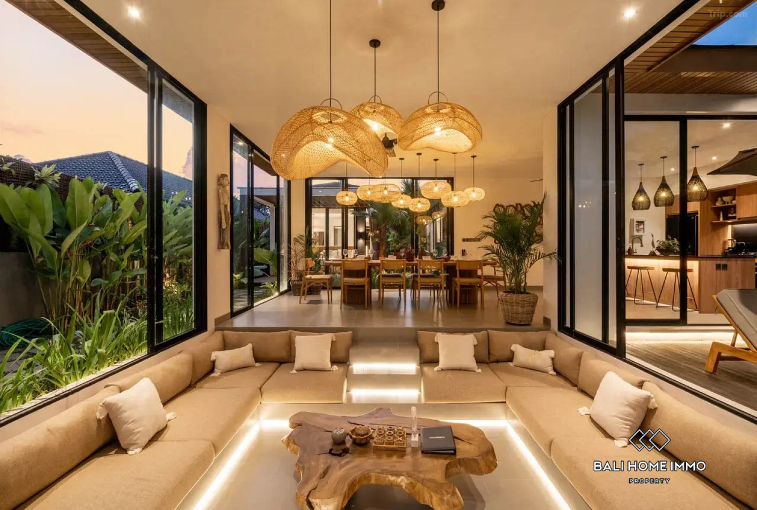MODERN 5 BEDROOMS VILLA WITH JUNGLE VIEW FOR SALE IN SAYAN UBUD view 3