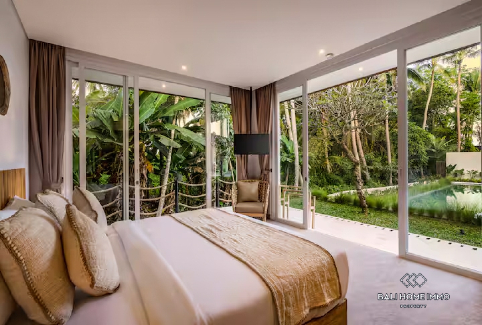 Modern 6 bedroom villa for sale in Ubud Bali view 9