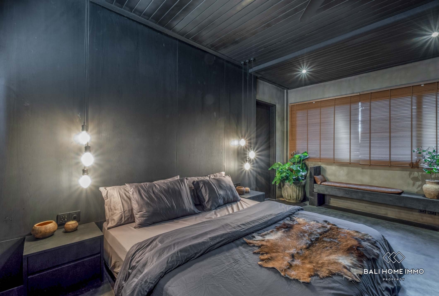 Villa 4 Kamar Bergaya Industrial Modern dengan Sauna Dijual di Bali Berawa view 9