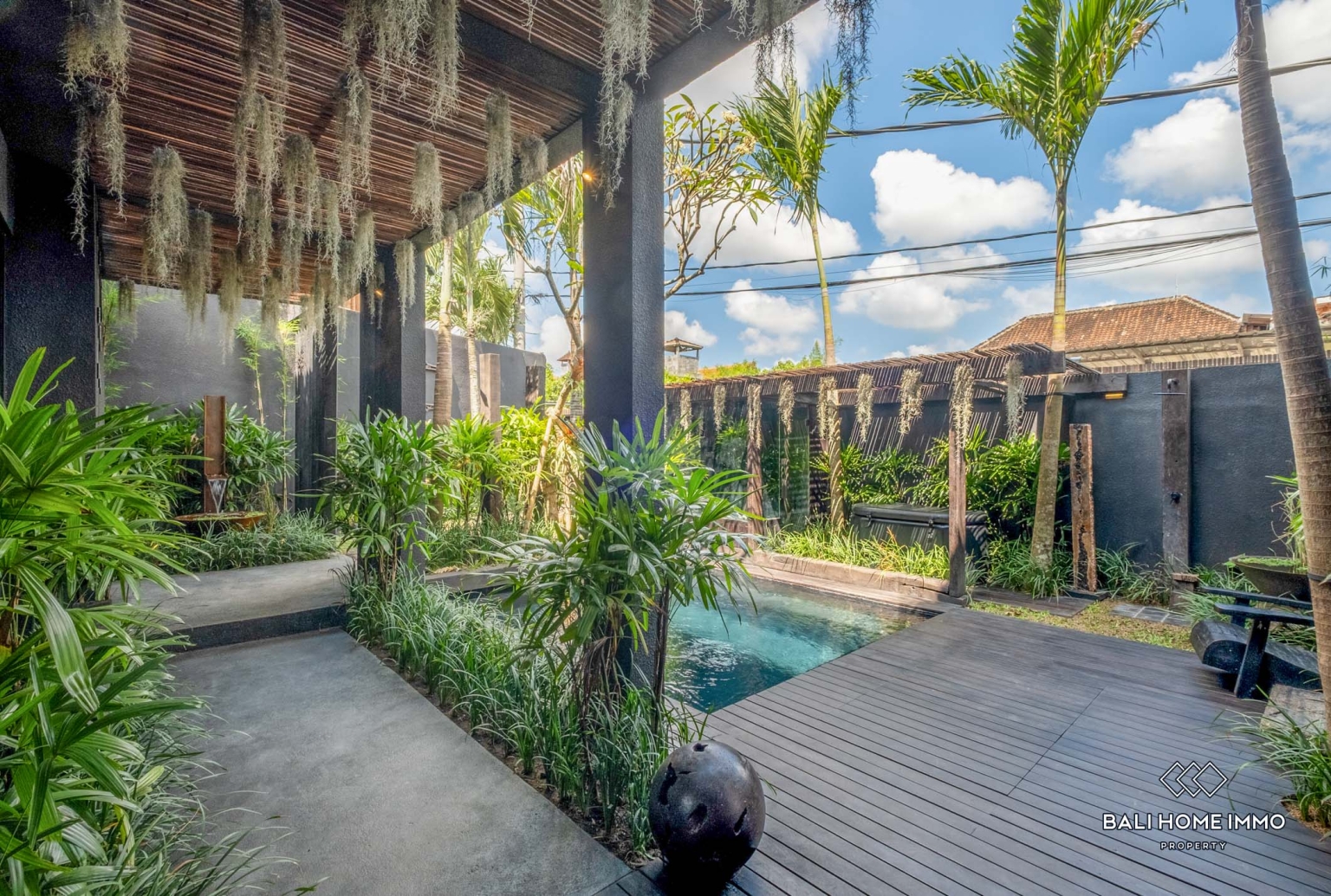 Villa 4 Kamar Bergaya Industrial Modern dengan Sauna Dijual di Bali Berawa view 21