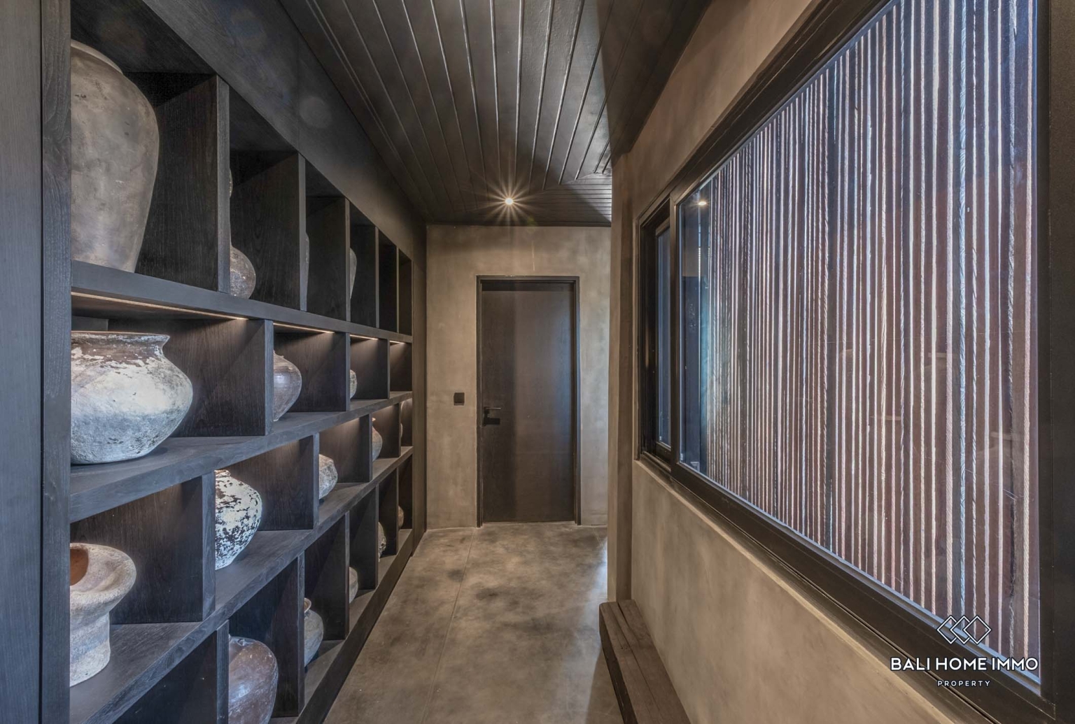 Villa 4 Kamar Bergaya Industrial Modern dengan Sauna Dijual di Bali Berawa view 8