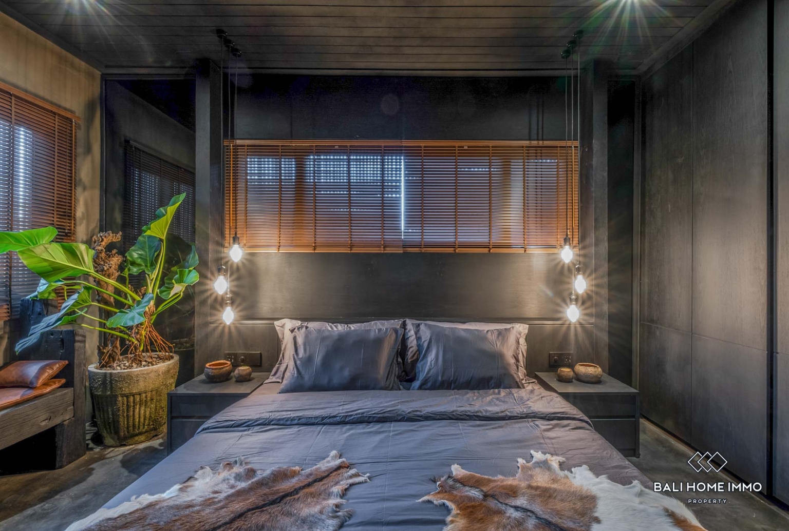 Villa 4 Kamar Bergaya Industrial Modern dengan Sauna Dijual di Bali Berawa view 14