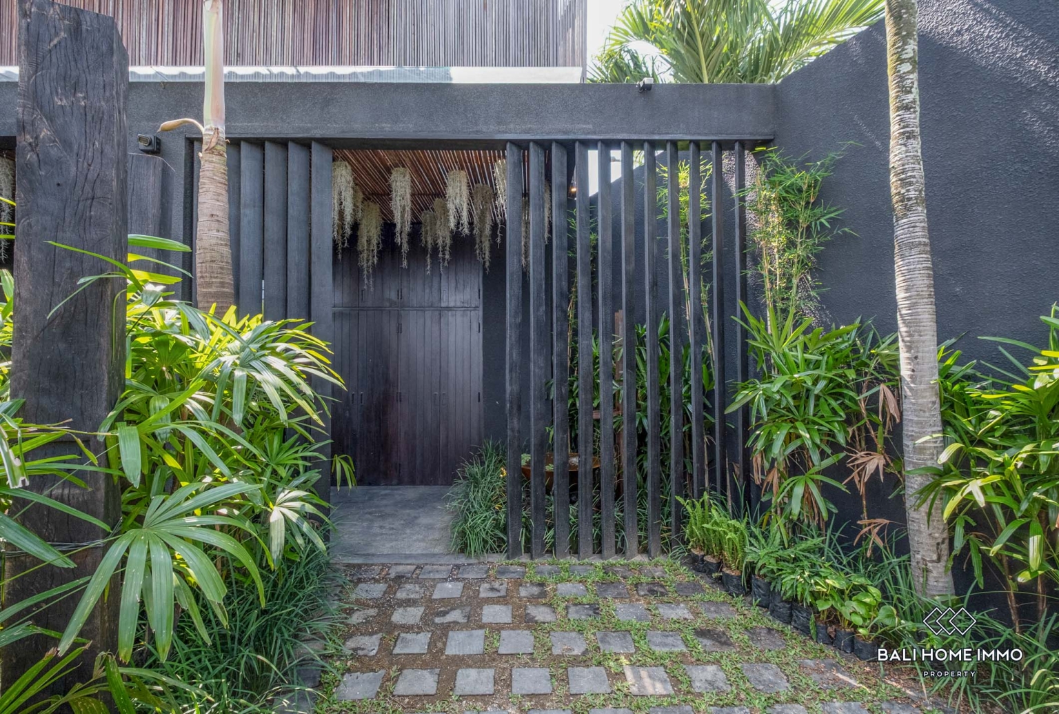 Villa 4 Kamar Bergaya Industrial Modern dengan Sauna Dijual di Bali Berawa view 23