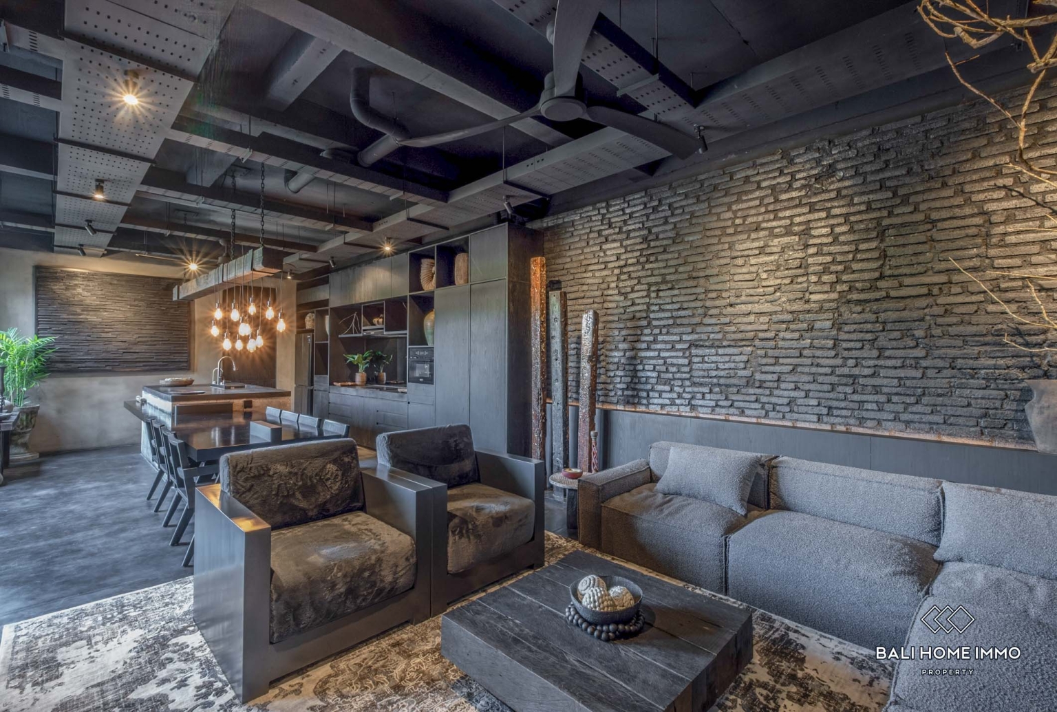 Villa 4 Kamar Bergaya Industrial Modern dengan Sauna Dijual di Bali Berawa view 3