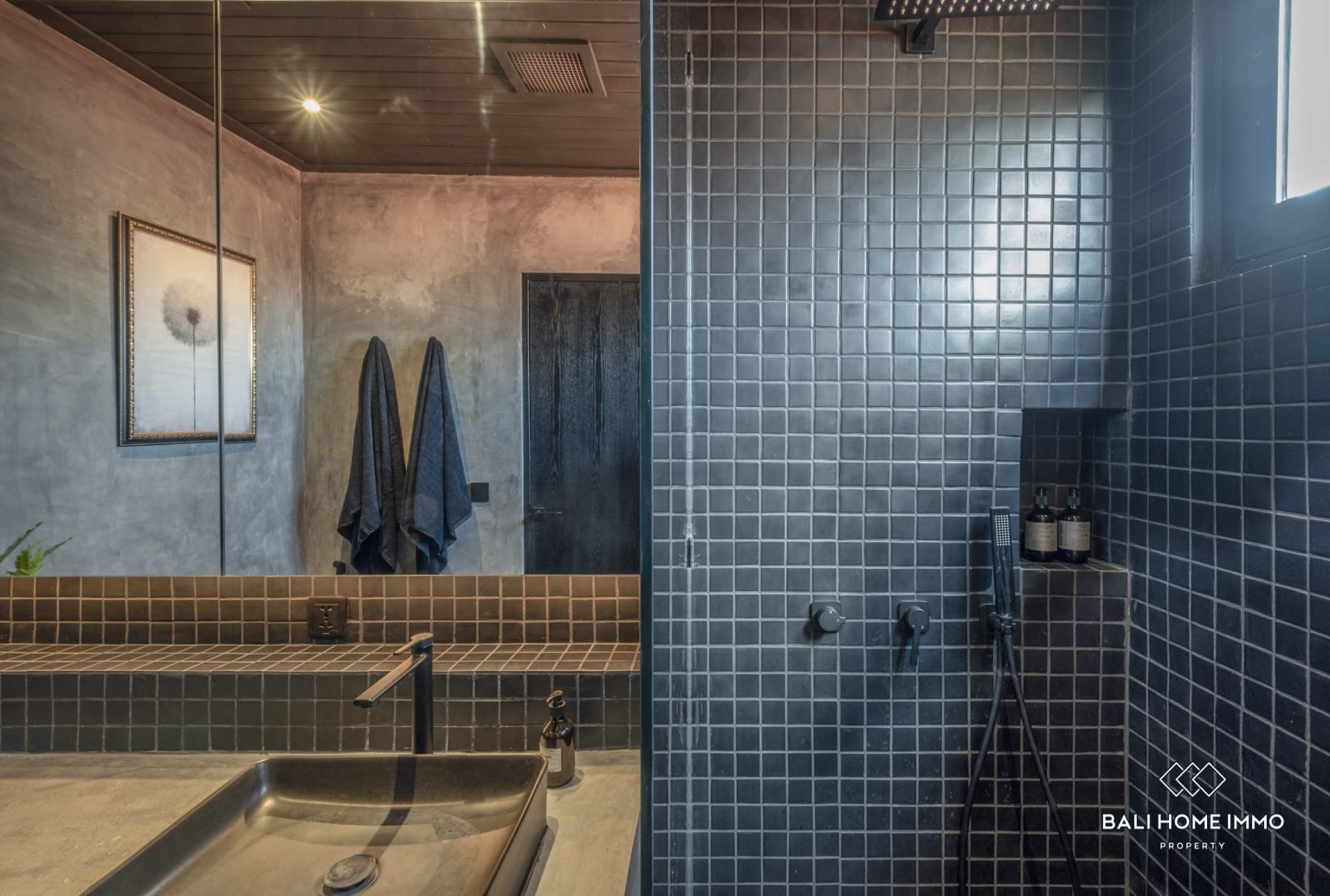 Villa 4 Kamar Bergaya Industrial Modern dengan Sauna Dijual di Bali Berawa view 18