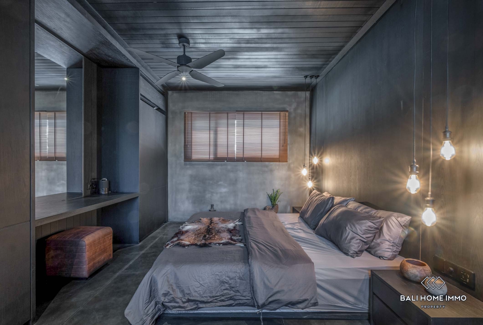 Villa 4 Kamar Bergaya Industrial Modern dengan Sauna Dijual di Bali Berawa view 10