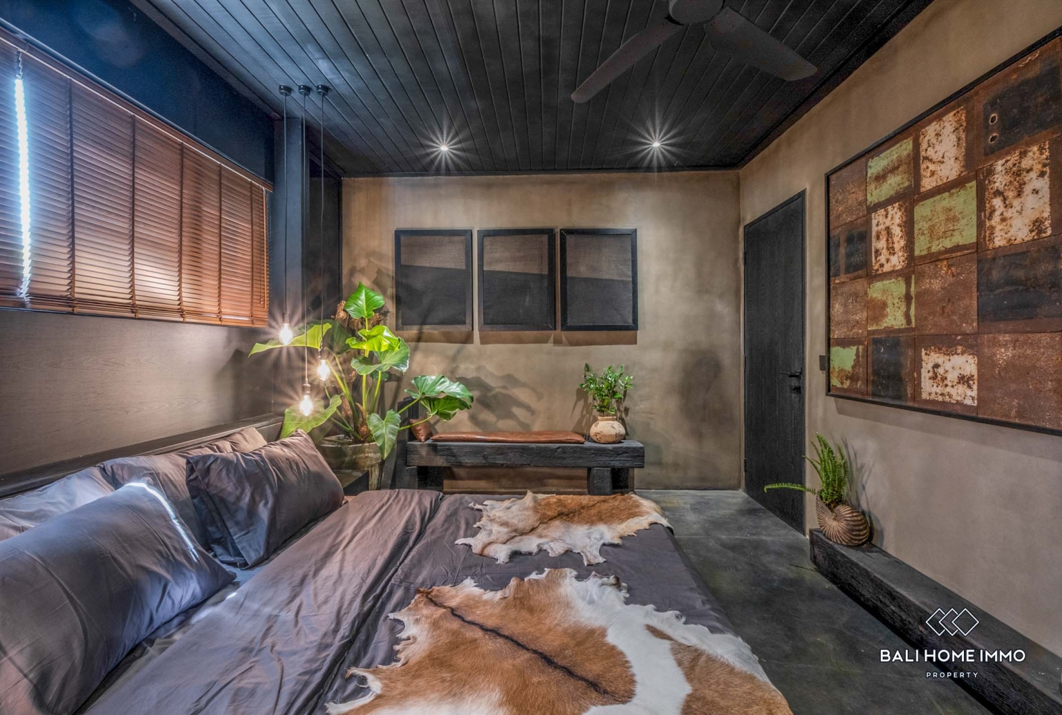 Villa 4 Kamar Bergaya Industrial Modern dengan Sauna Dijual di Bali Berawa view 15