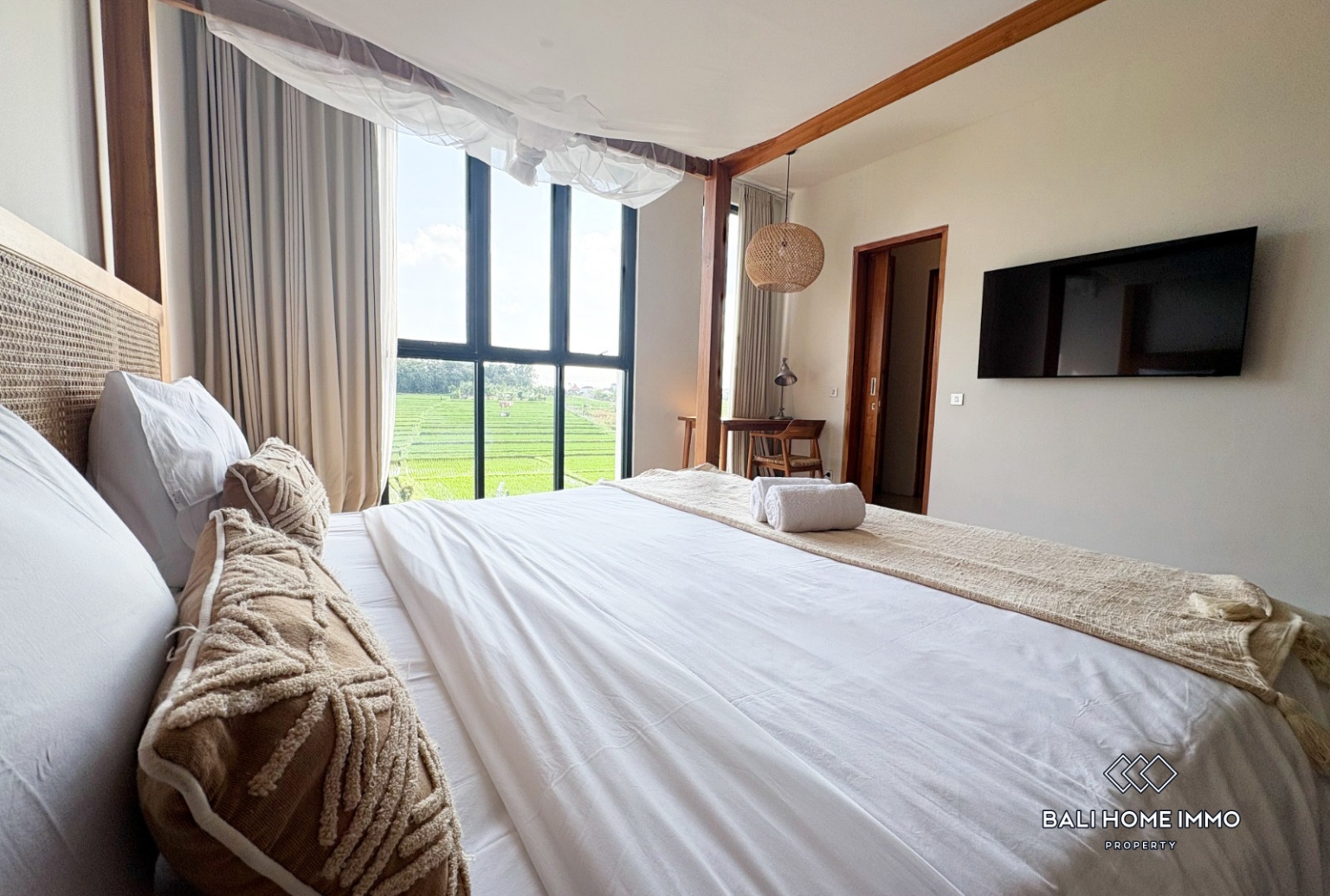 MODERN MINIMALIST VILLA WITH 3 BEDROOM FOR SALE AND RENT IN KEROBOKAN view 9