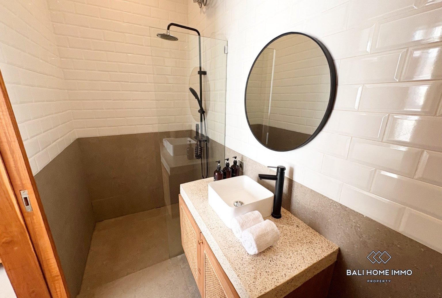 MODERN MINIMALIST VILLA WITH 3 BEDROOM FOR SALE AND RENT IN KEROBOKAN view 14