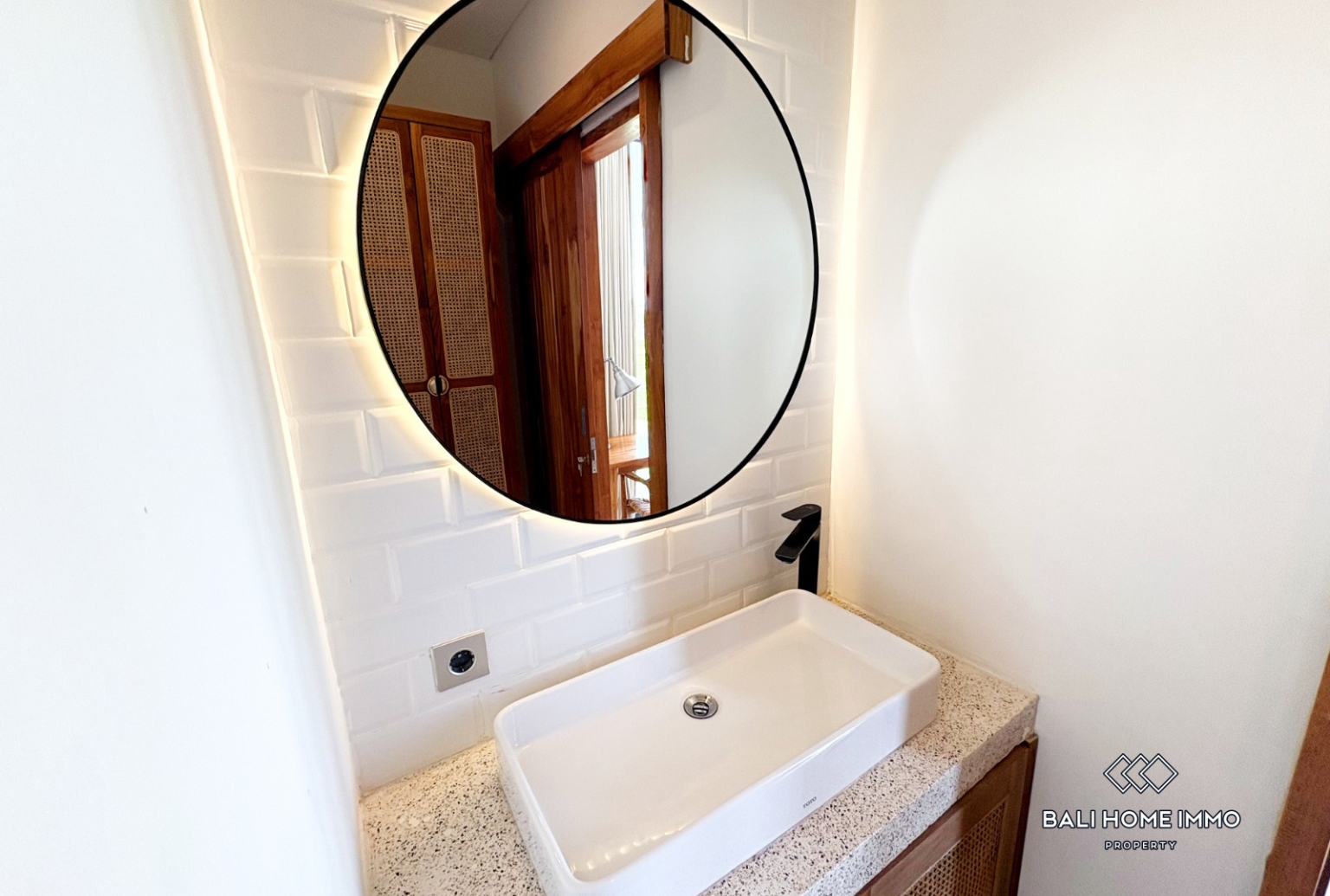 MODERN MINIMALIST VILLA WITH 3 BEDROOM FOR SALE AND RENT IN KEROBOKAN view 15