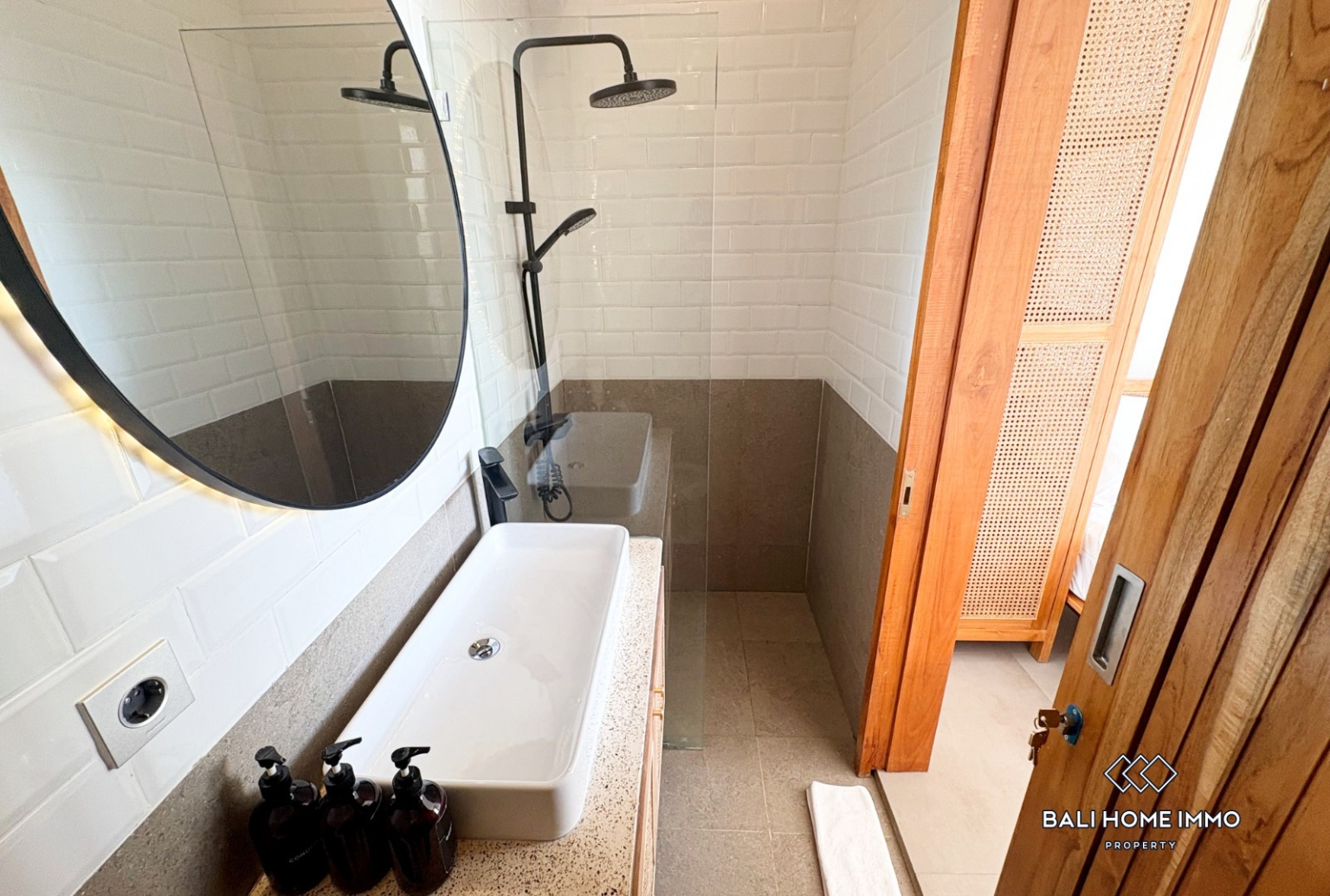 MODERN MINIMALIST VILLA WITH 3 BEDROOM FOR SALE AND RENT IN KEROBOKAN view 17