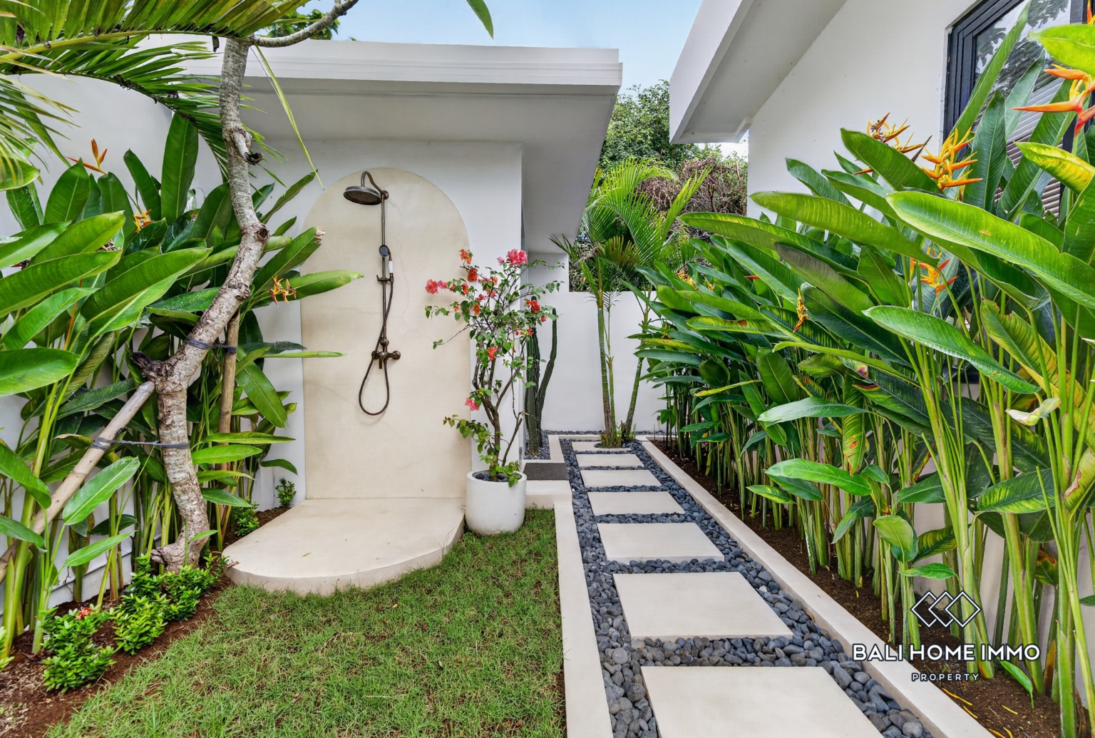 Modern Tropical 2 Bedroom Retreat for Sale in Pecatu- view 8