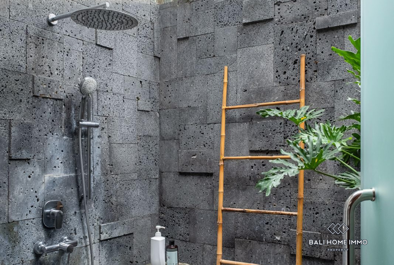 Modern Tropical 3 Bedroom + 1 Office For Rent In Umalas view 14