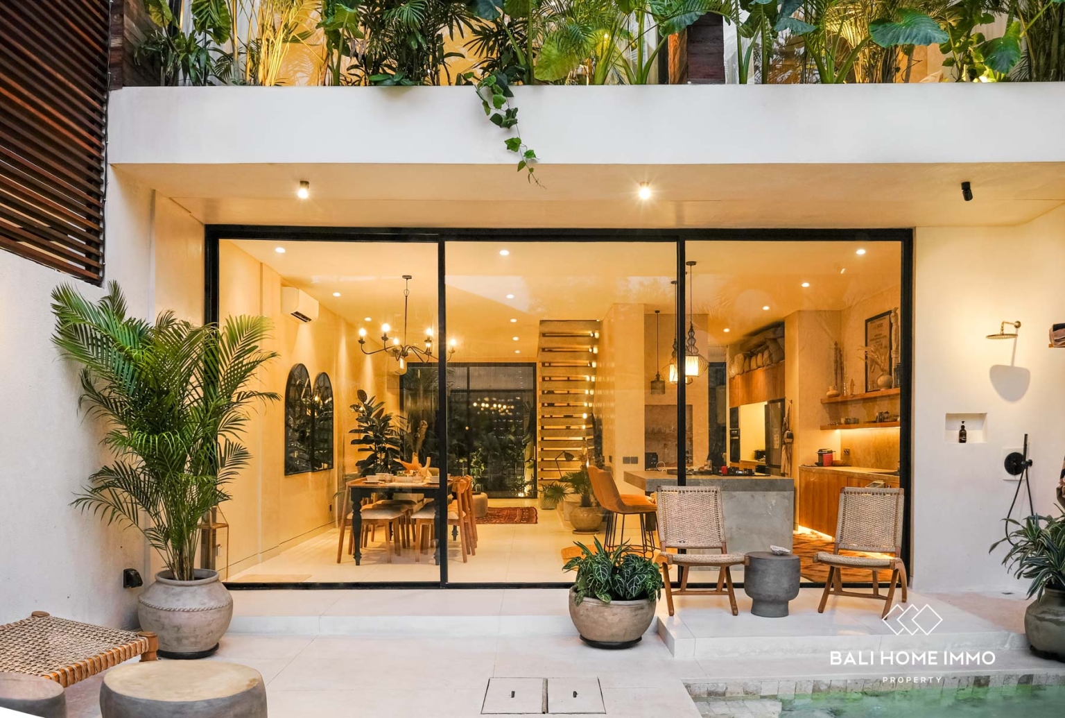 Villa tropicale moderne de 3 chambres à vendre à Prime Berawa Bali view 2