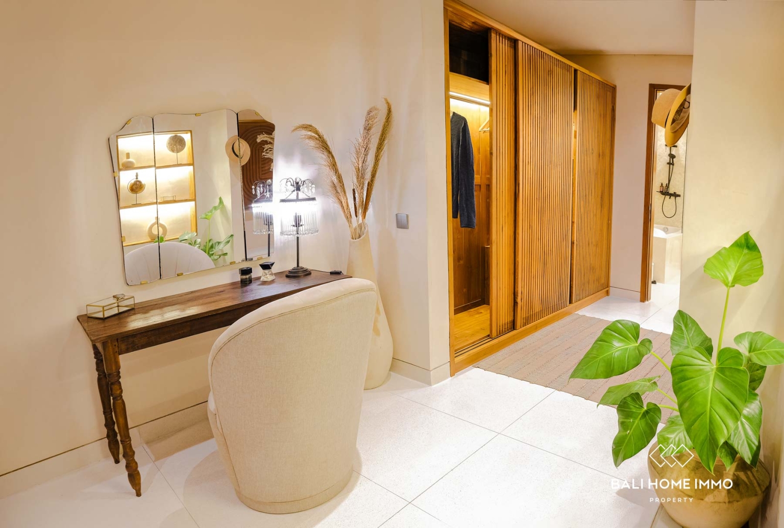 Villa tropicale moderne de 3 chambres à vendre à Prime Berawa Bali view 17
